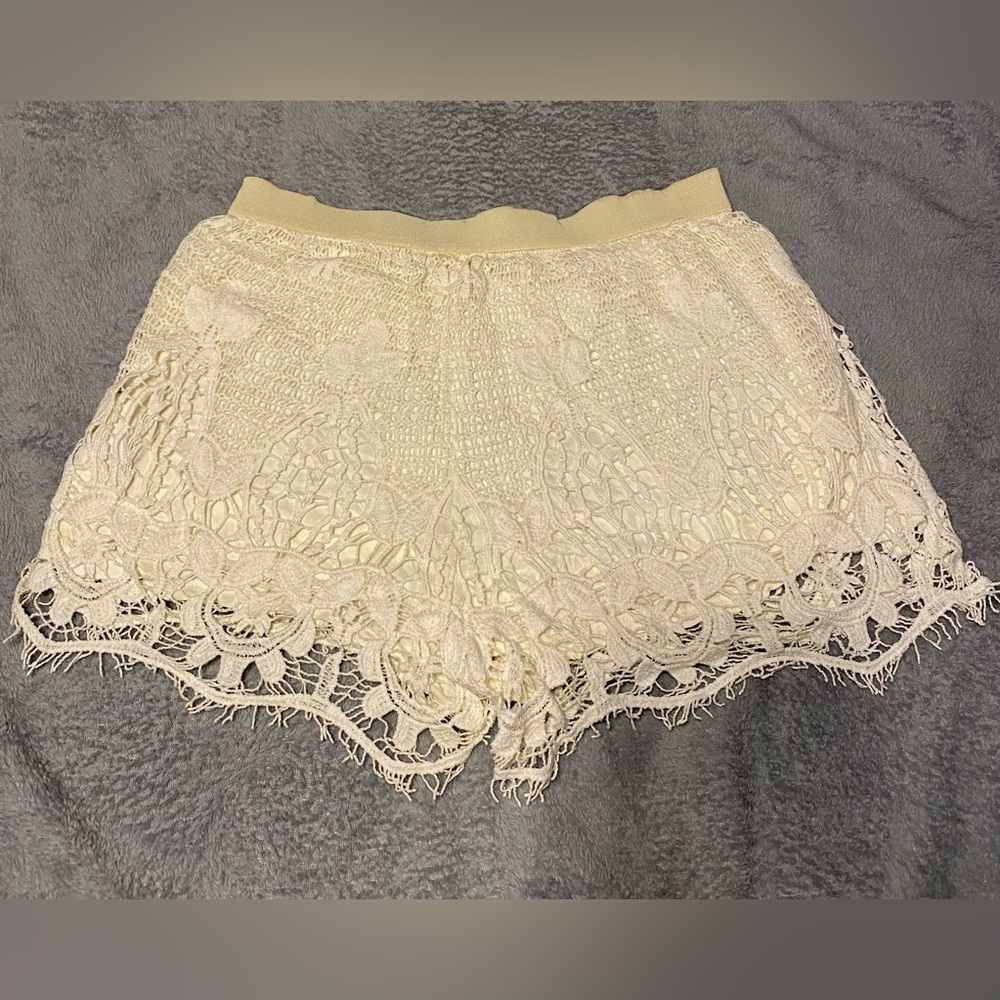 American Eagle Outfitters Size Medium Lace Pull On Short